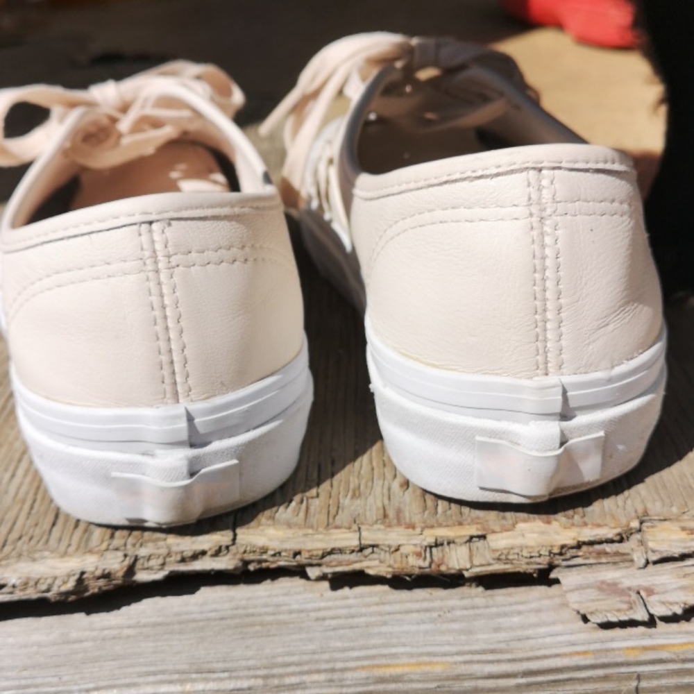 VANS - Picture 3 of 4